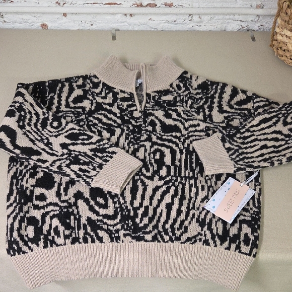 Sweet Rain Sweaters - Sweet Rain Black and Cream Knit Sweater SZ MED OVERSIZED